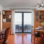 Elegant Family Apartment With Free Private Parking